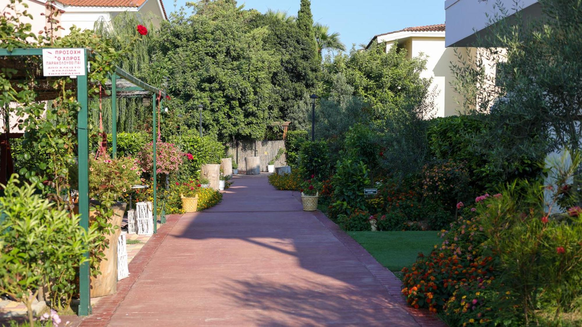 Corinthian Village Vraháti Kültér fotó